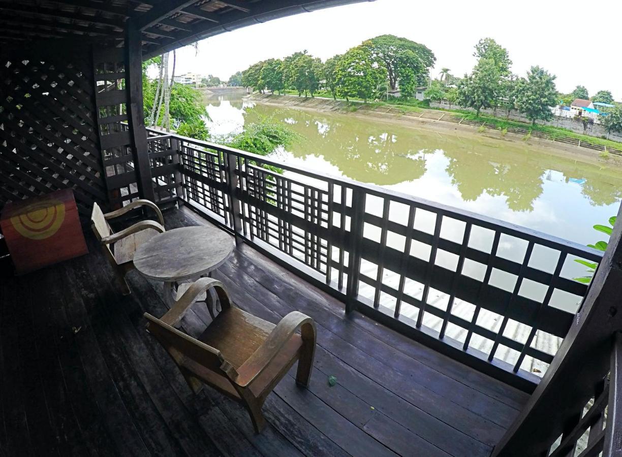 The Riverside Guest House Lampang Kültér fotó
