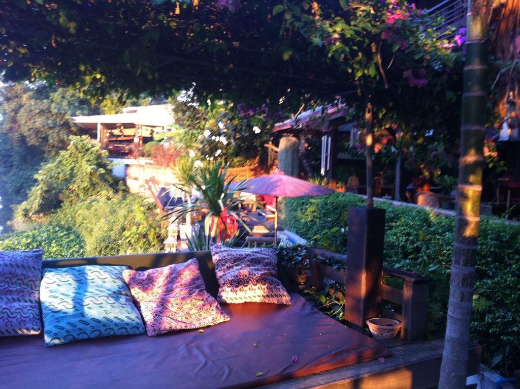 The Riverside Guest House Lampang Kültér fotó
