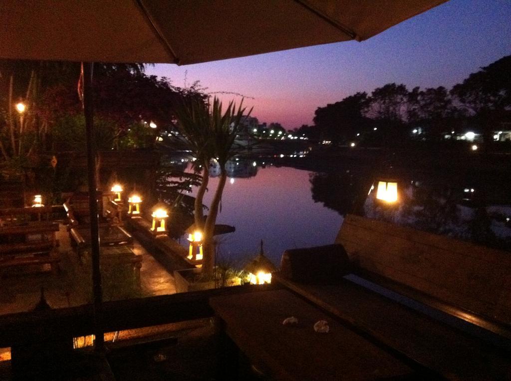 The Riverside Guest House Lampang Kültér fotó
